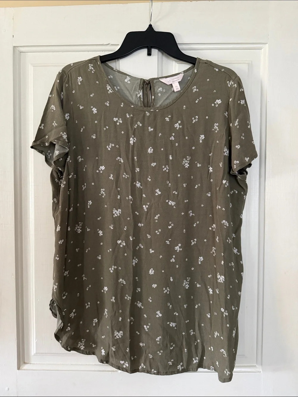 LC Lauren Conrad Olive Green Floral Keyhole Short Sleeve Top